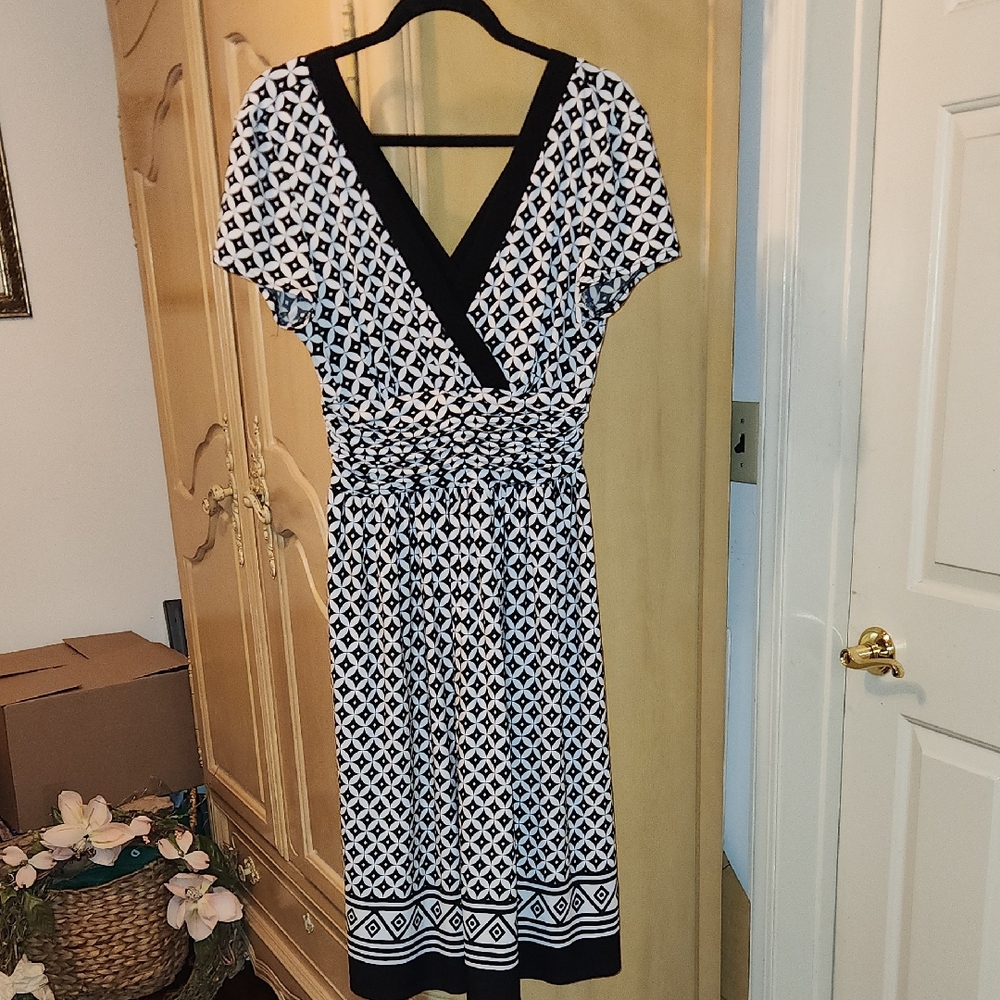 Studio Black and White Geometric Midi Dress